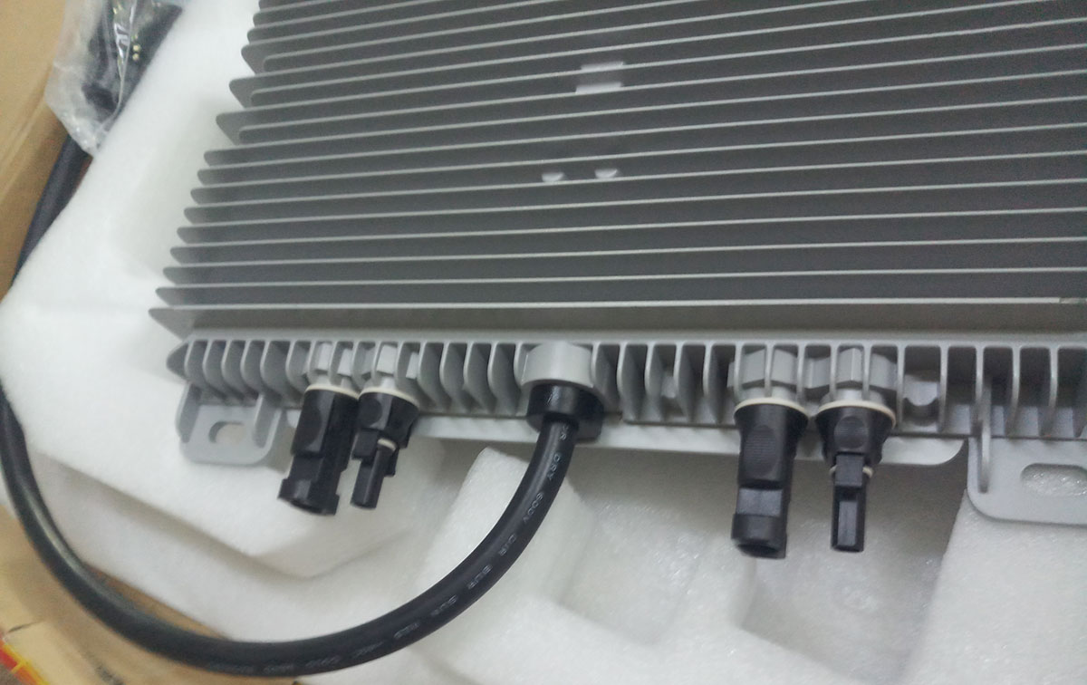 Review sản phẩm micro-inverter Huayu HY-2000-Plus